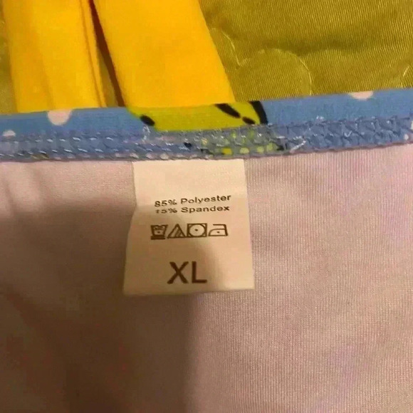 Bikini - Picture 2 of 2